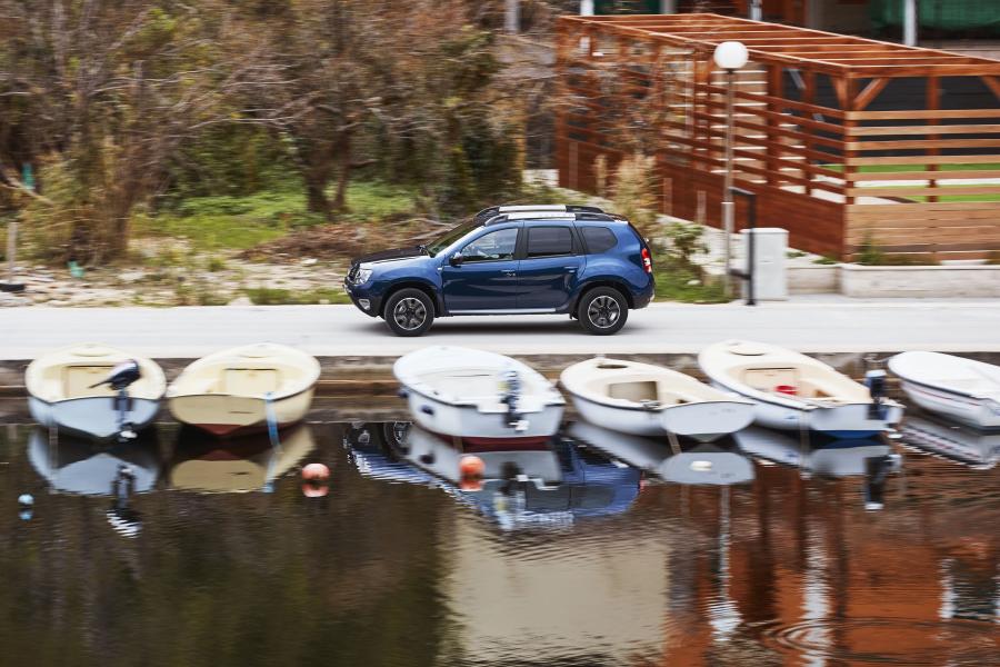  Dacia Duster Black Touch 2016 года  (фото 10 из 17)
